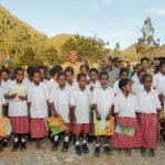 Gubernur Bersama Siswa Siswi SD di Distrik Indawa Kabupaten Lanny Jaya