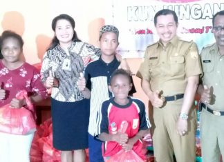 Sambut HUT Kota Jayapura, Dinsos Kota Serahkan Tali Kasih