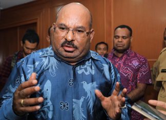 Gubernur Enembe Ajak Lestarikan Jaga Bahasa Daerah