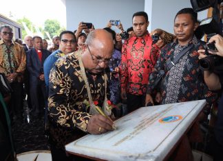 Gubernur Enembe Resmikan Gedung GKI Paulus Dok V