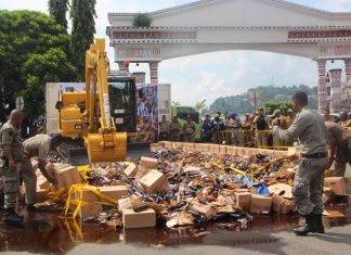 Pemerintah Musnahkan 25.949 Botol Miras