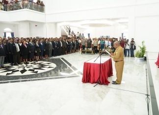 Gubernur Enembe Lantik Ratusan Kepala Sekolah